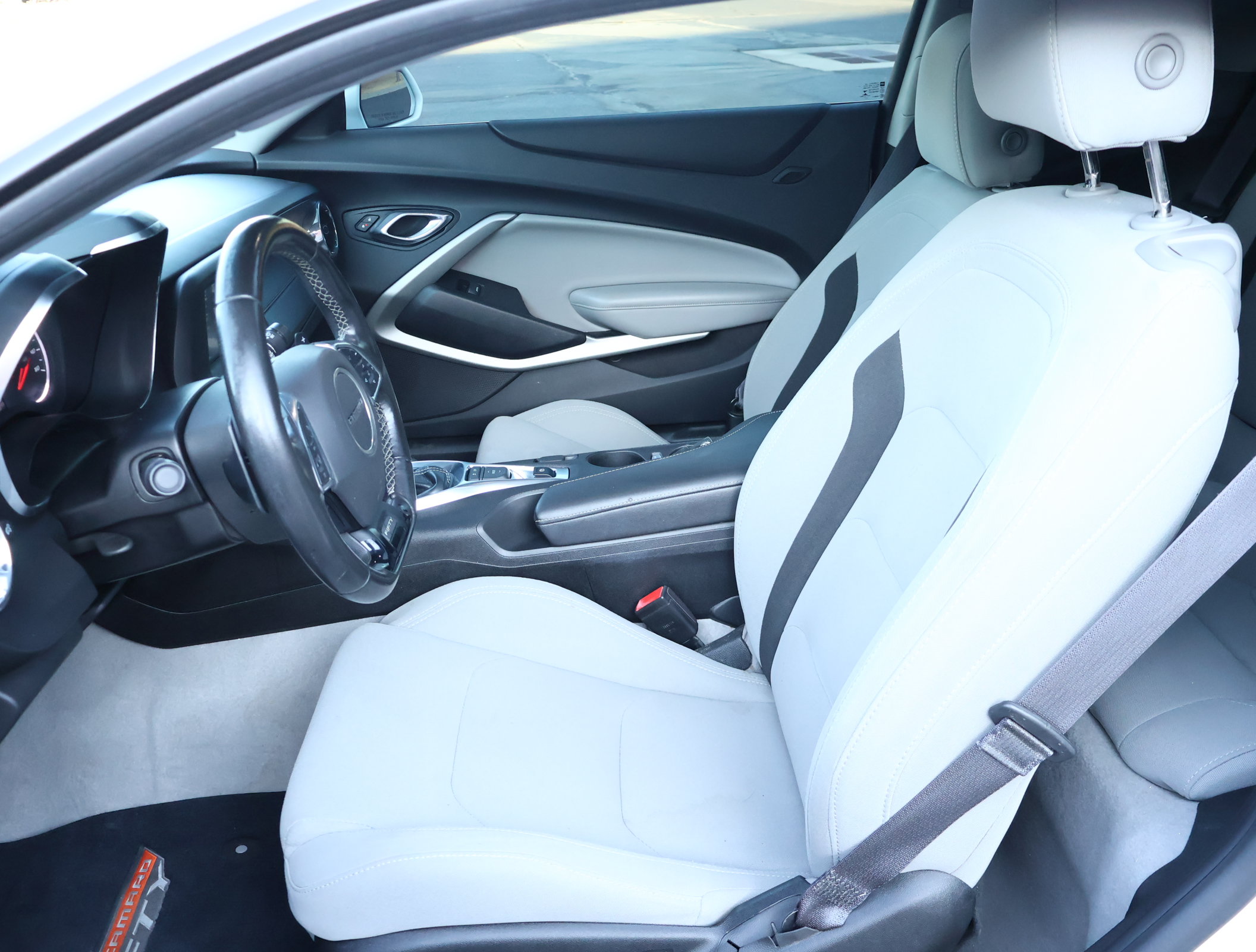 Used 2017 Chevrolet Camaro LT RWD image 8