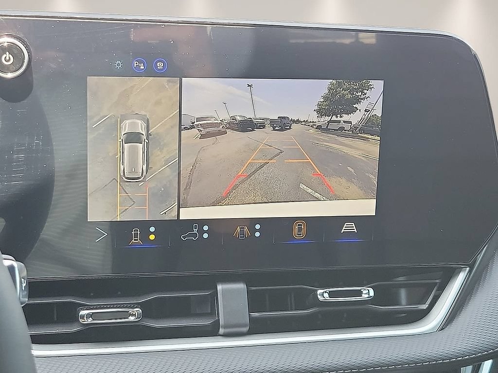 Used 2027 Chevrolet Equinox LT w/ Convenience Package II FWD image 16