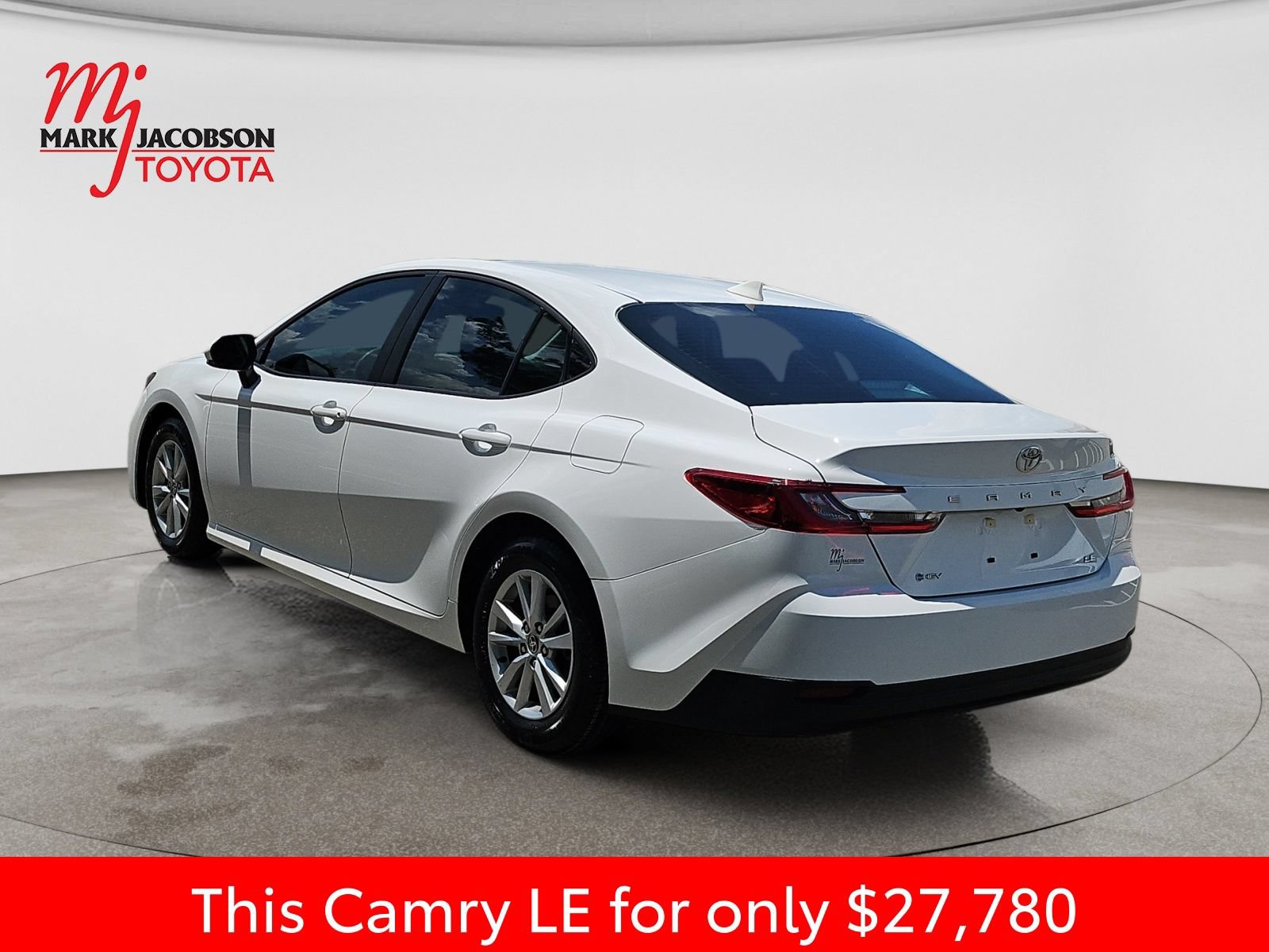 Used 2025 Toyota Camry LE FWD image 14