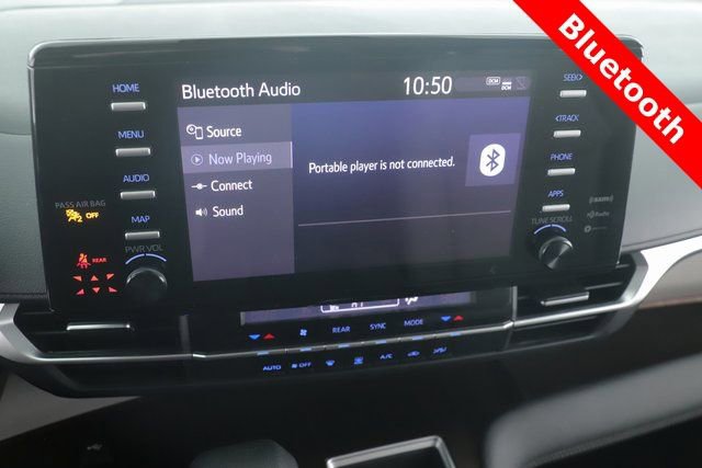 Used 2024 Toyota Sienna LE image 3