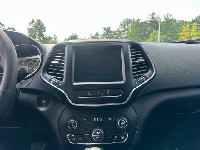Used 2022 Jeep Cherokee Latitude Lux w/ Sun & Sound Group AWD/4WD image 23