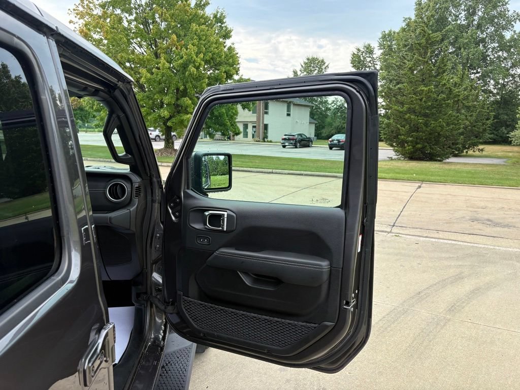 Used 2023 Jeep Wrangler Unlimited Sahara w/ Cold Weather Group AWD/4WD image 26