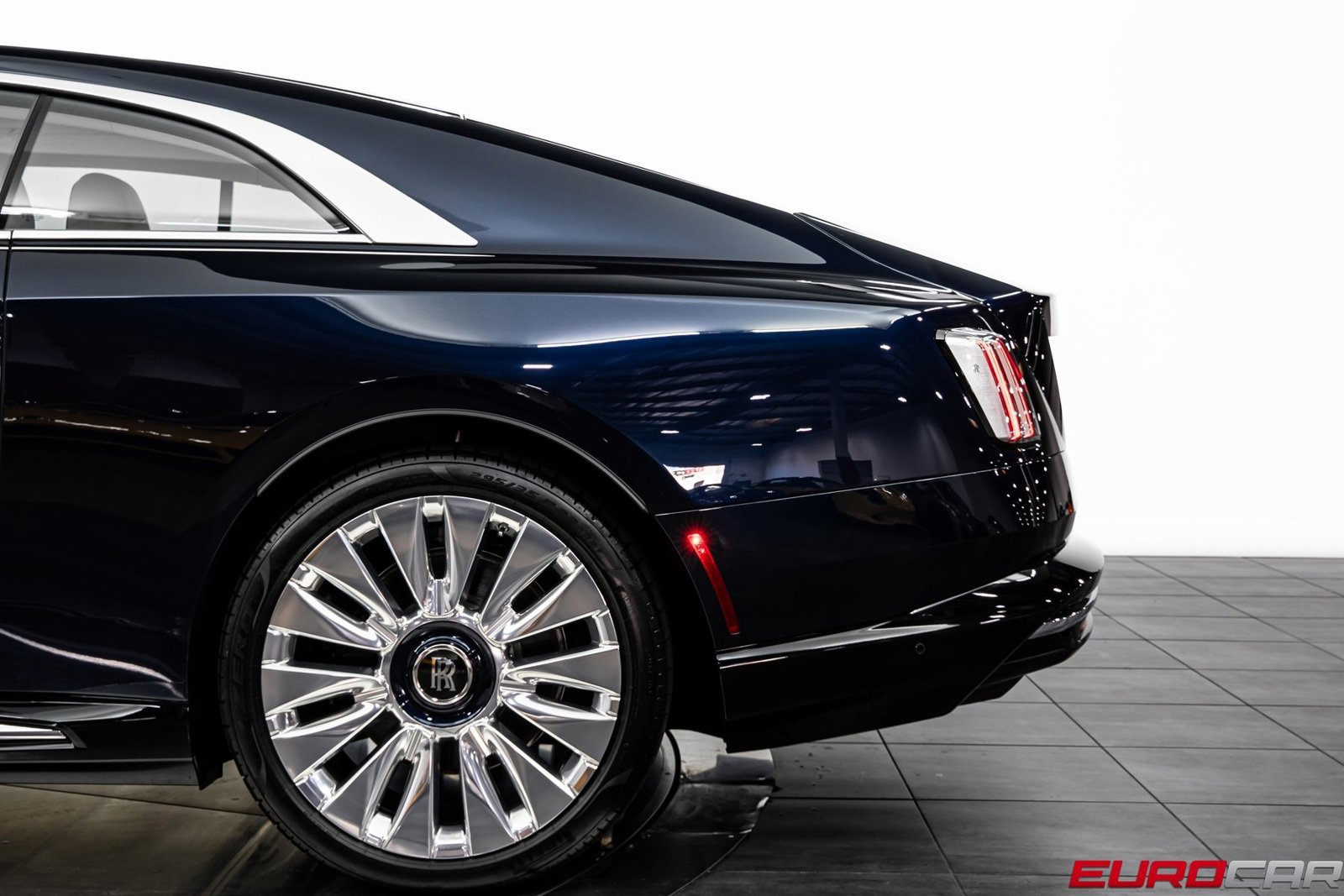 Used 2024 Rolls-Royce Spectre image 15