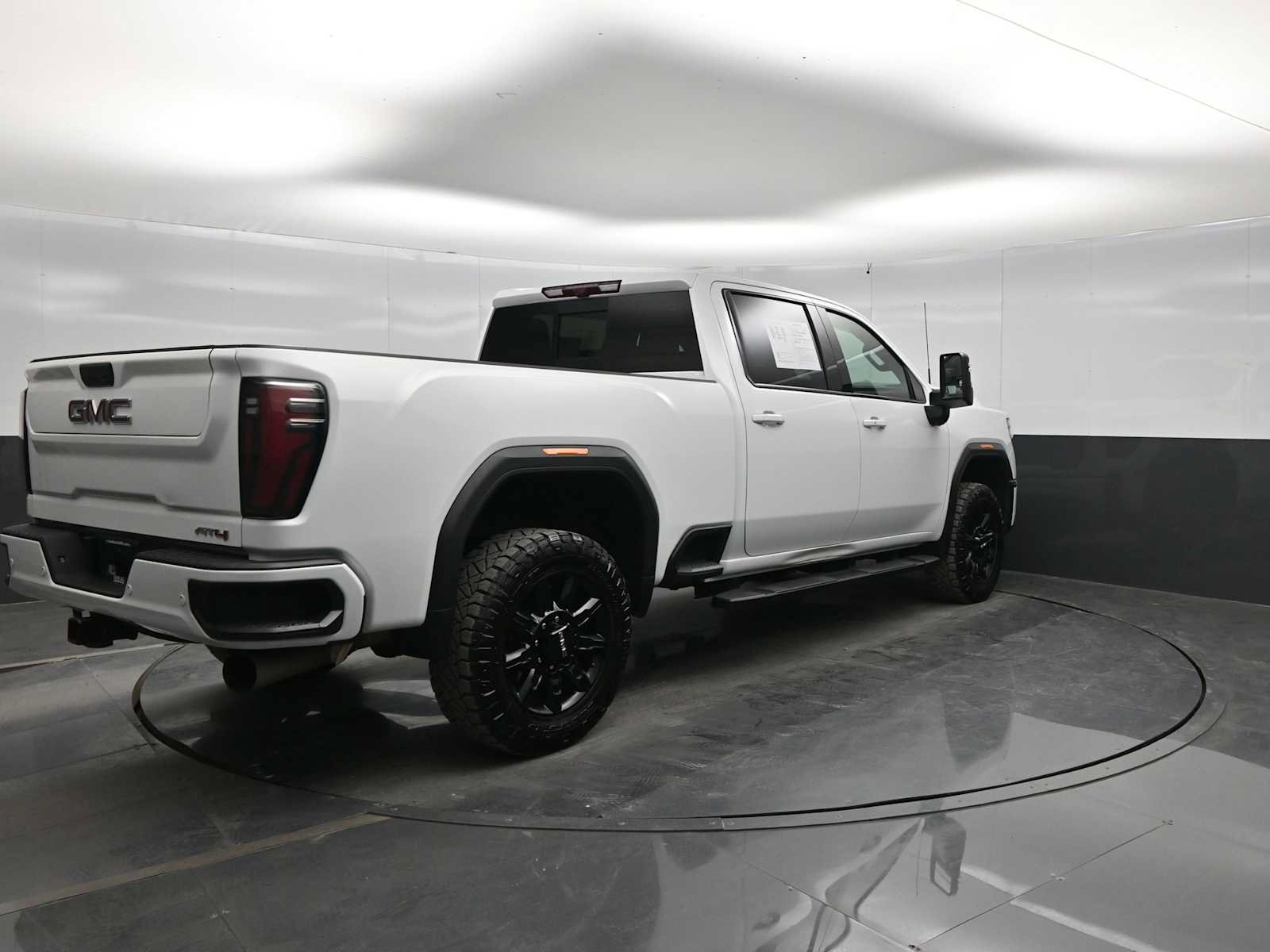 Used 2024 GMC Sierra 2500 AT4 w/ AT4 Premium Plus Package AWD/4WD image 7
