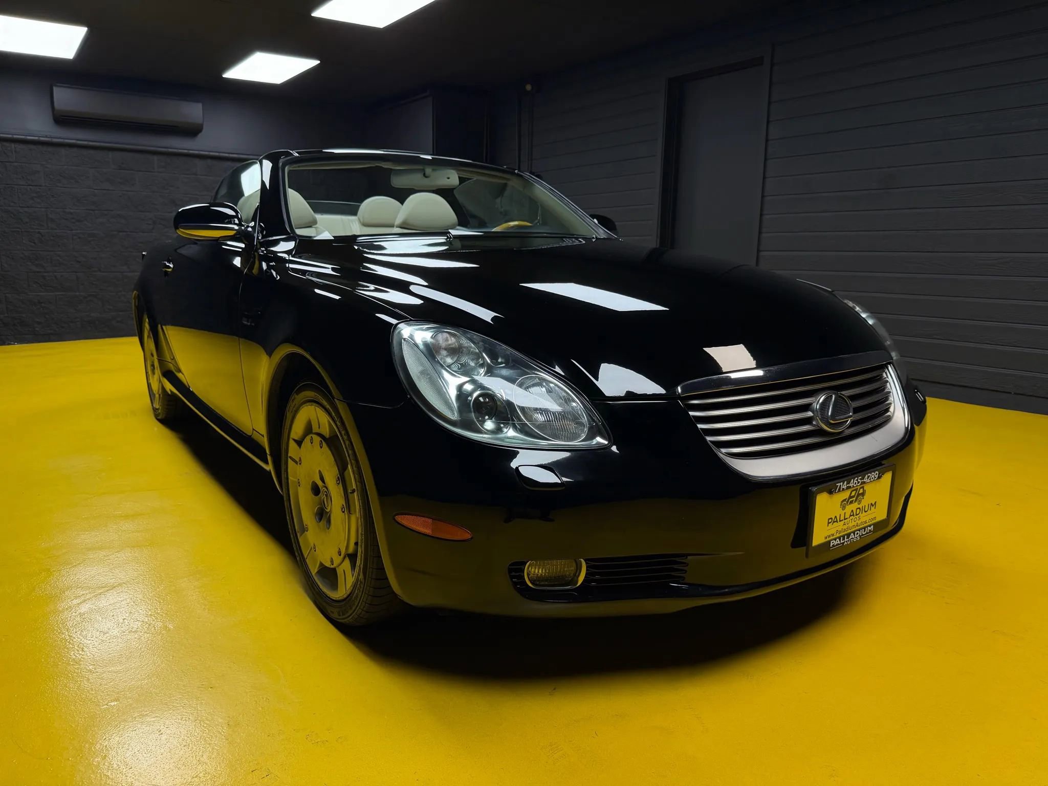 Used 2004 Lexus SC 430 Convertible image 3