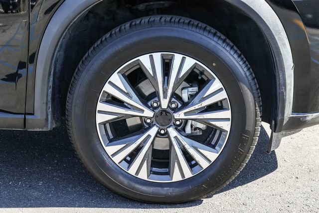 Used 2023 Nissan Rogue SV image 9