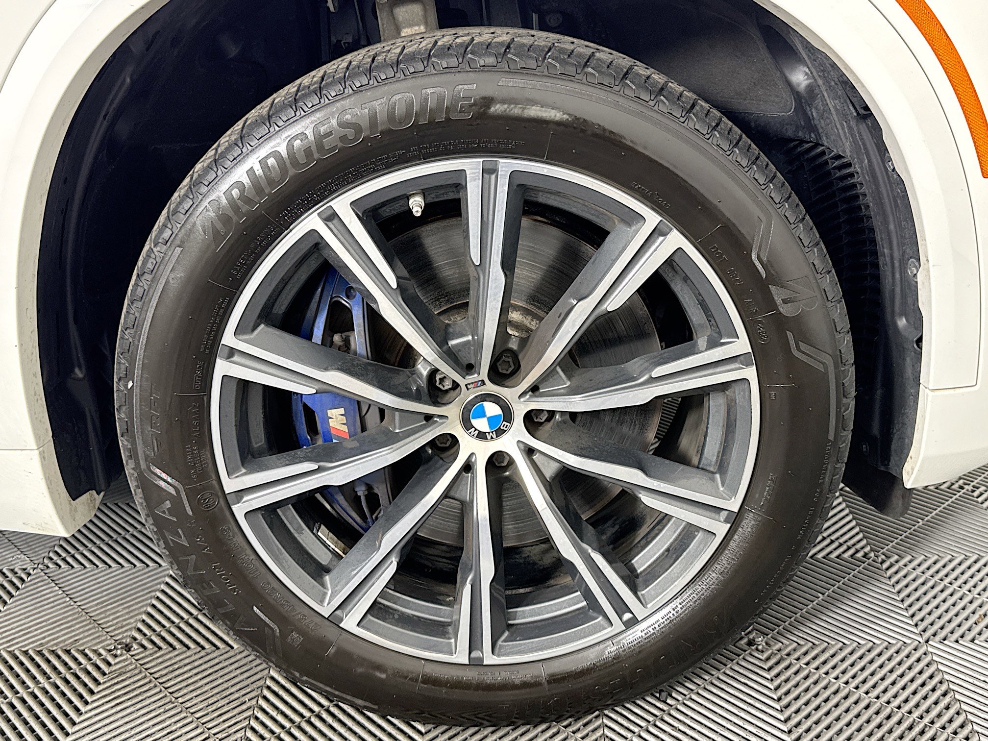 Used 2022 BMW X5 M50i w/ Parking Assistance Package image 31