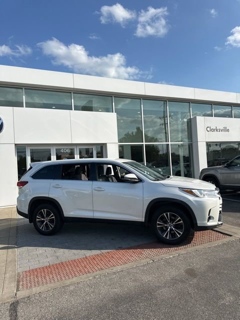 Used 2019 Toyota Highlander LE FWD image 4