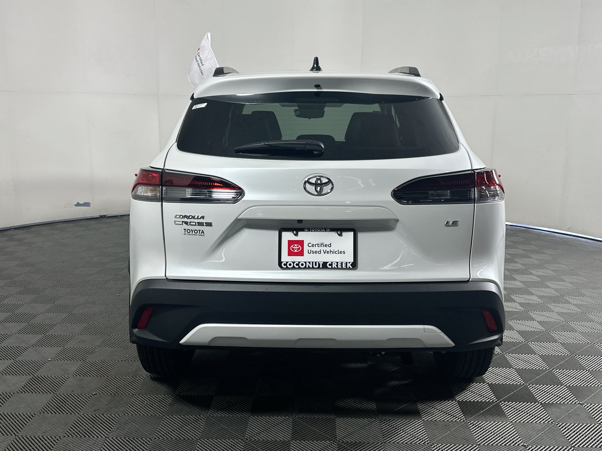 Used 2026 Toyota Corolla Cross LE FWD image 4