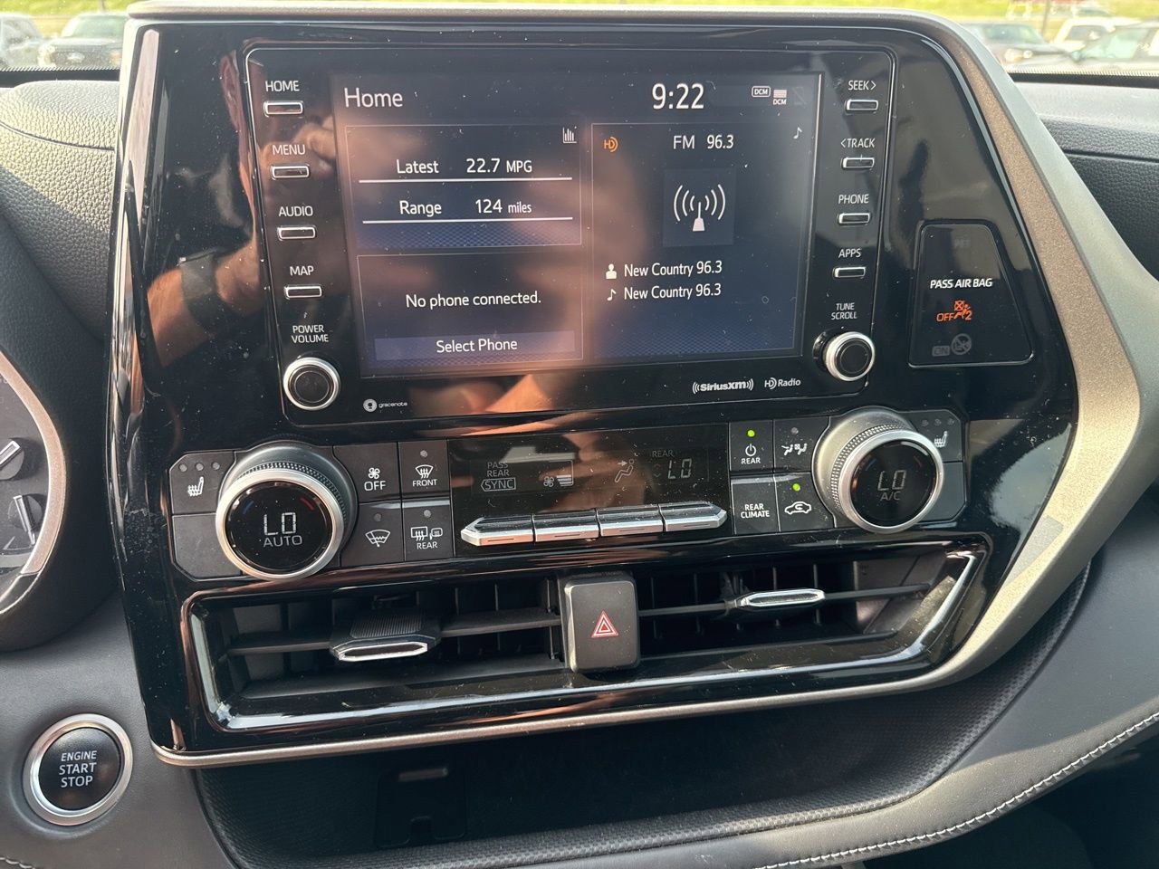 Used 2021 Toyota Highlander XLE FWD image 24