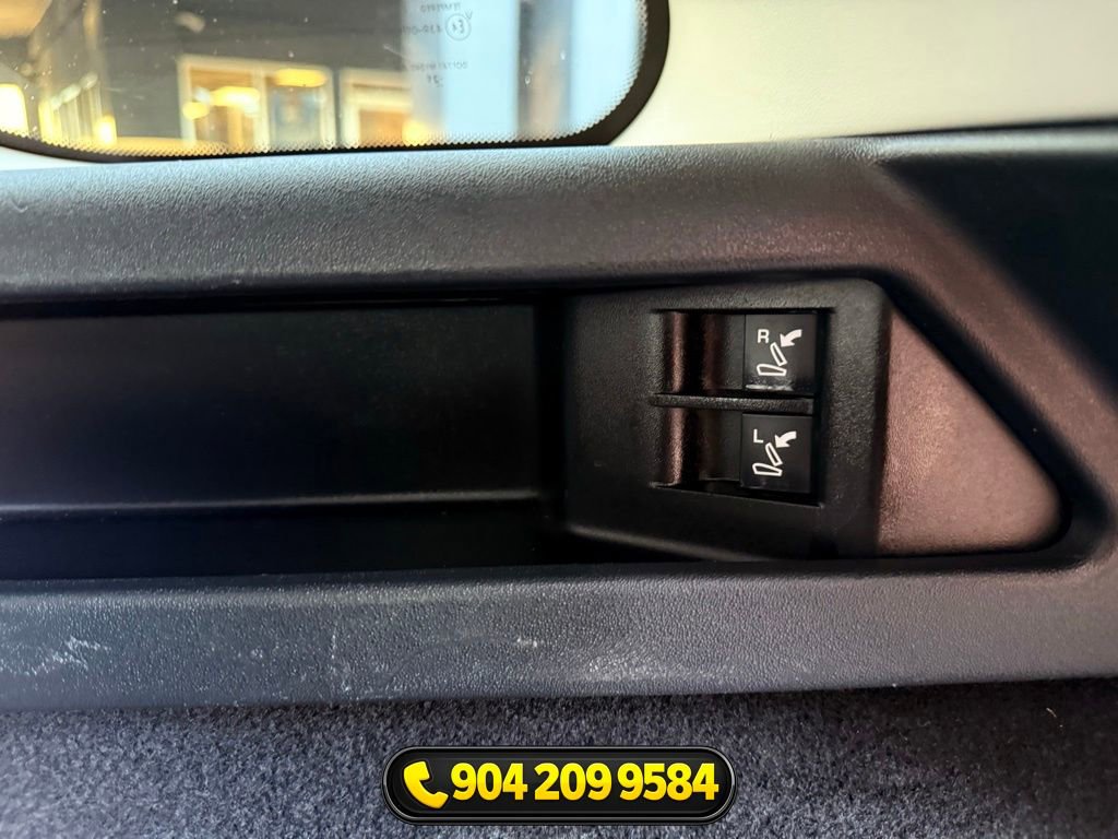 Used 2023 Land Rover Discovery Sport S image 35