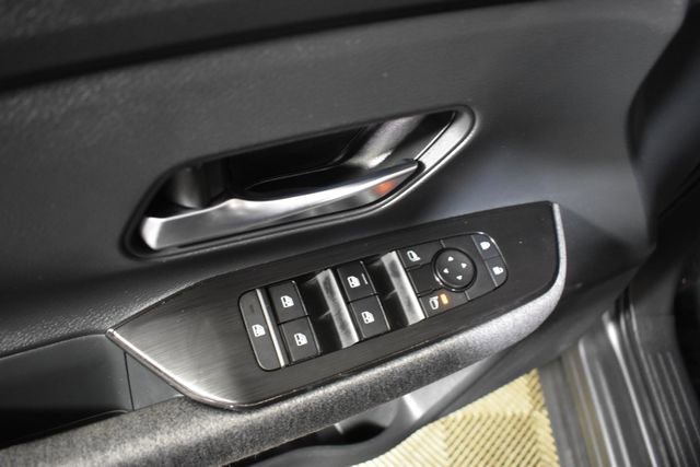 Used 2025 Nissan Kicks SV AWD/4WD image 8