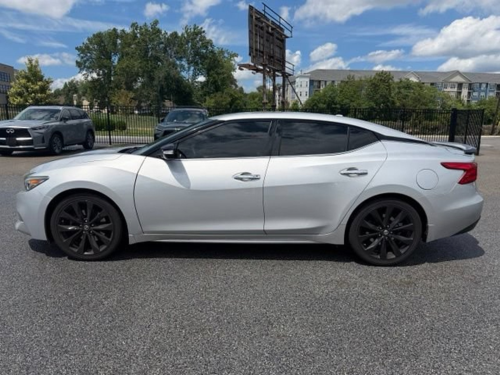 Used 2017 Nissan Maxima SR w/ Midnight Edition FWD image 4