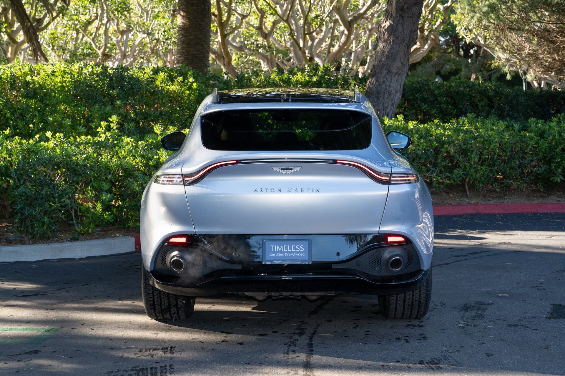 Used 2021 Aston Martin DBX image 6