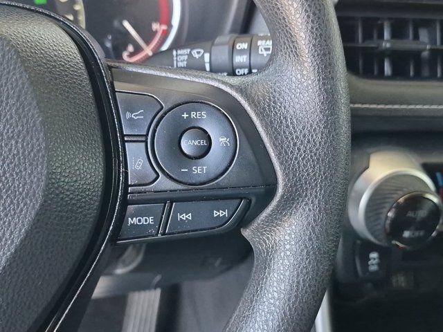 Used 2025 Toyota RAV4 XLE FWD image 25