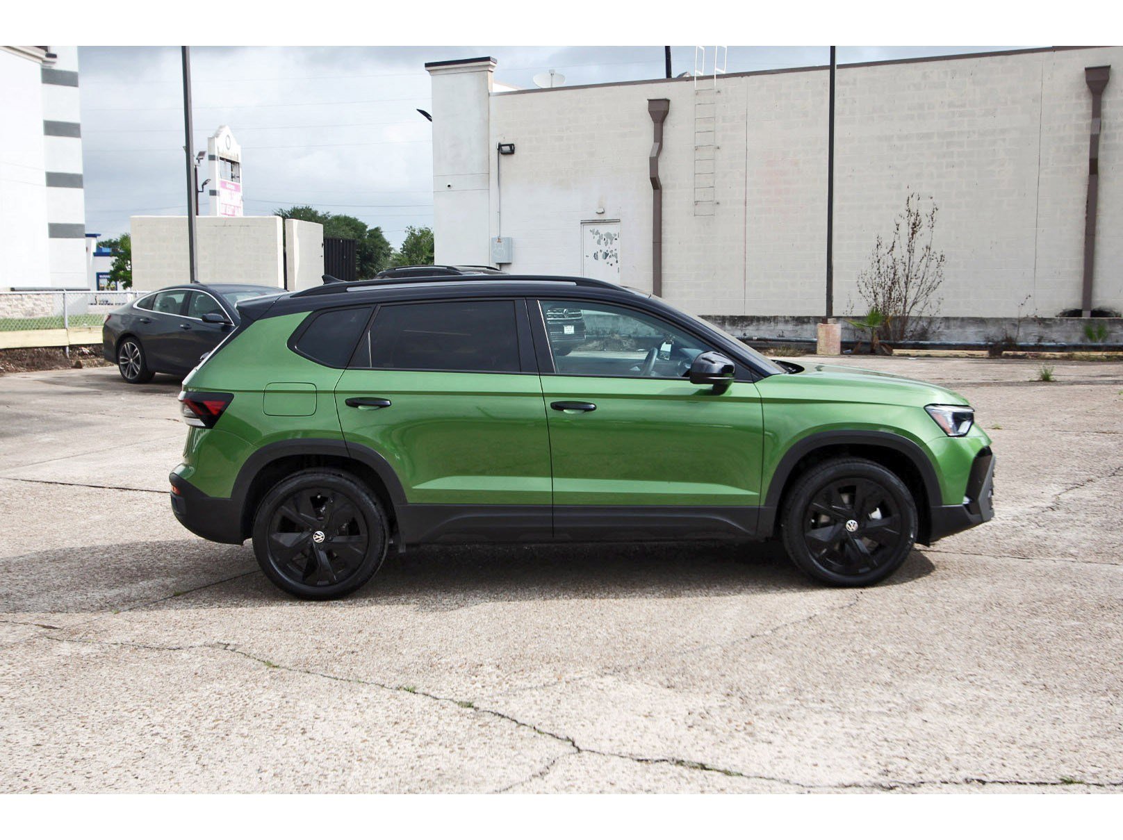 Used 2025 Volkswagen Taos SE FWD image 8