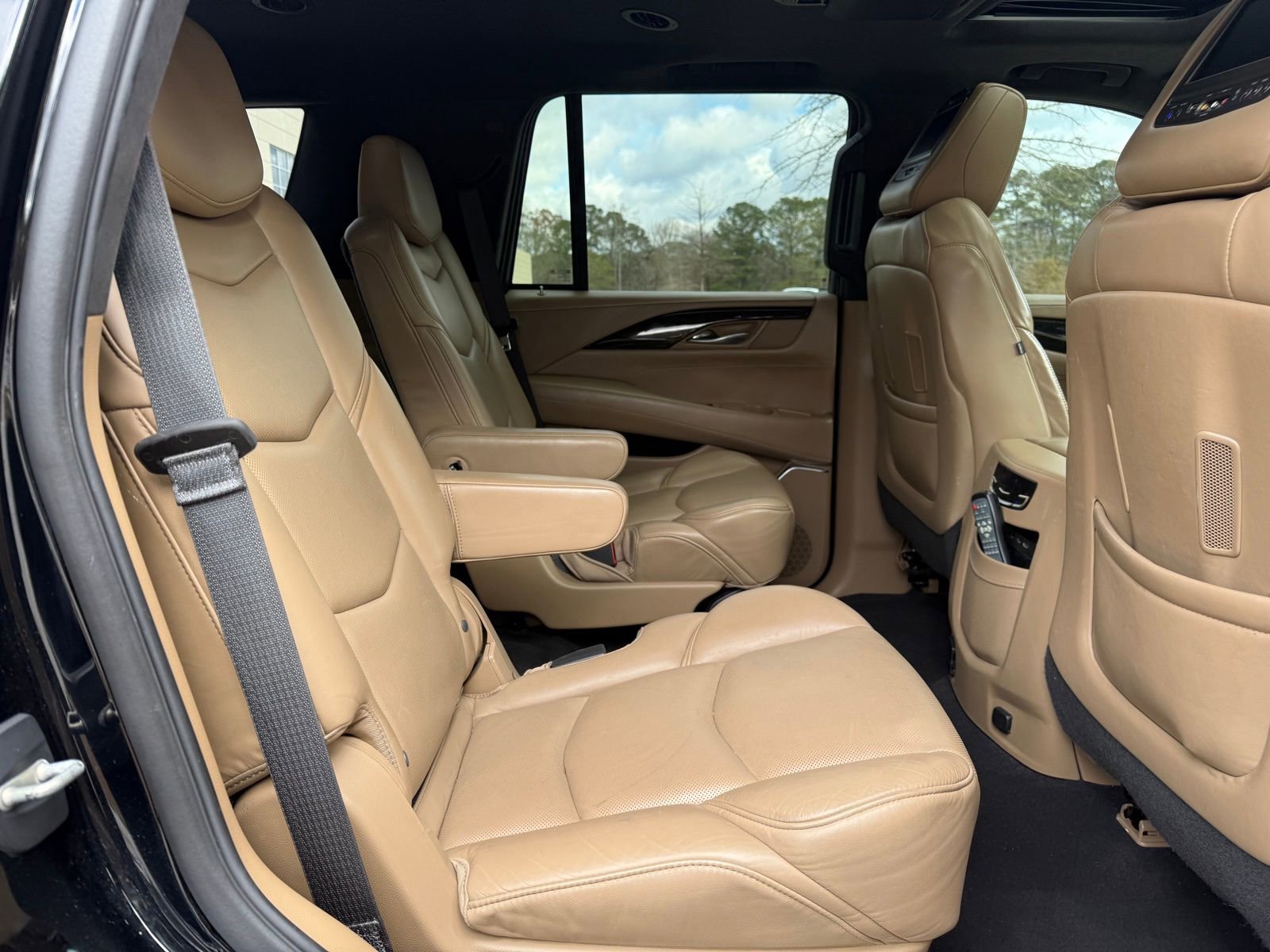 Used 2019 Cadillac Escalade Platinum image 39