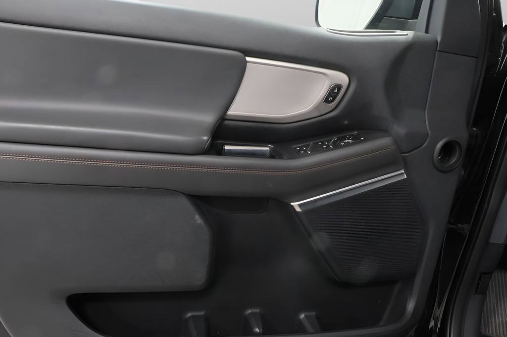 Used 2025 Ford Expedition Active AWD/4WD image 24