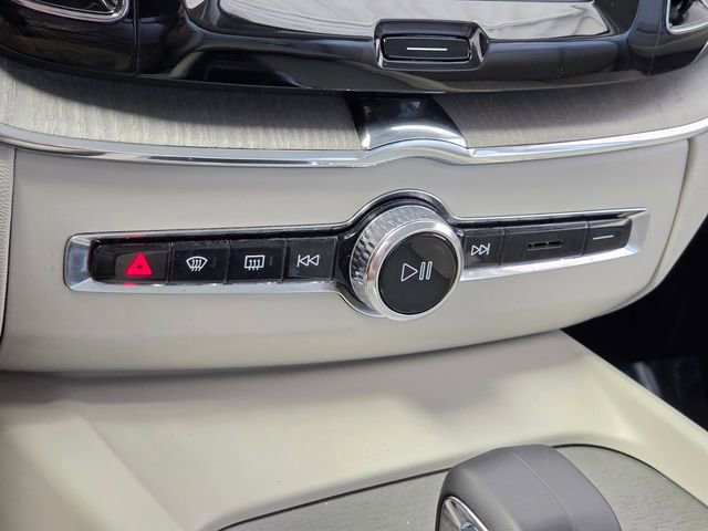 Certified 2024 Volvo XC60 B5 Plus w/ Protection Package Premier AWD/4WD image 31