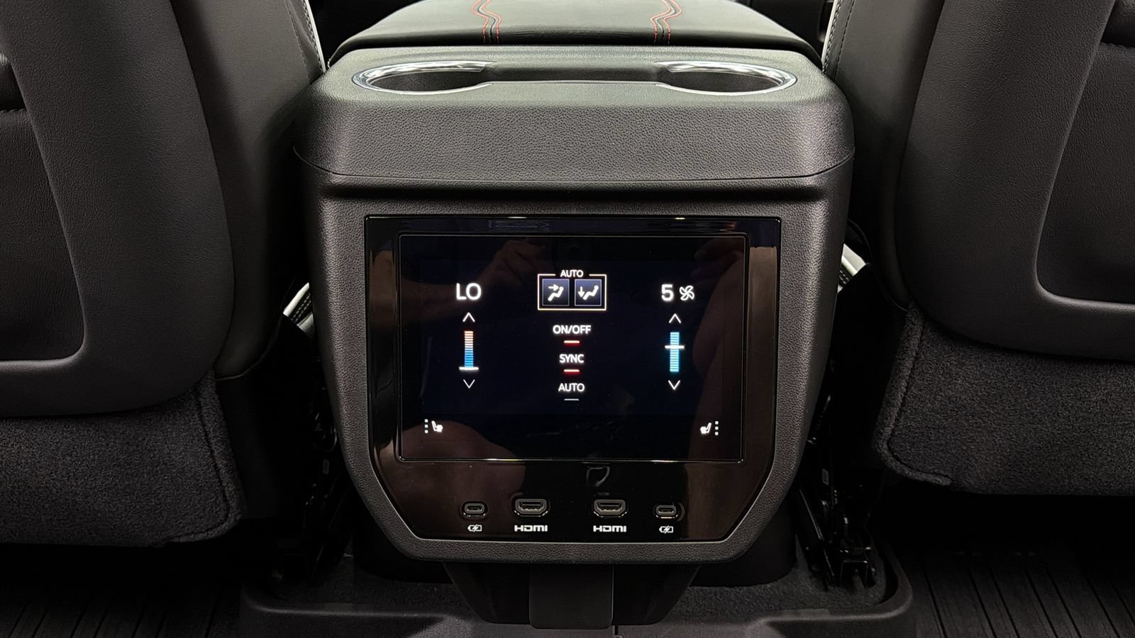 Used 2026 GMC Yukon AT4 Ultimate w/ LPO, Floor Liner Package AWD/4WD image 44