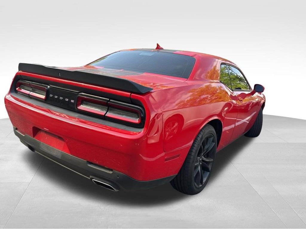 Used 2018 Dodge Challenger SXT w/ Blacktop Package image 10
