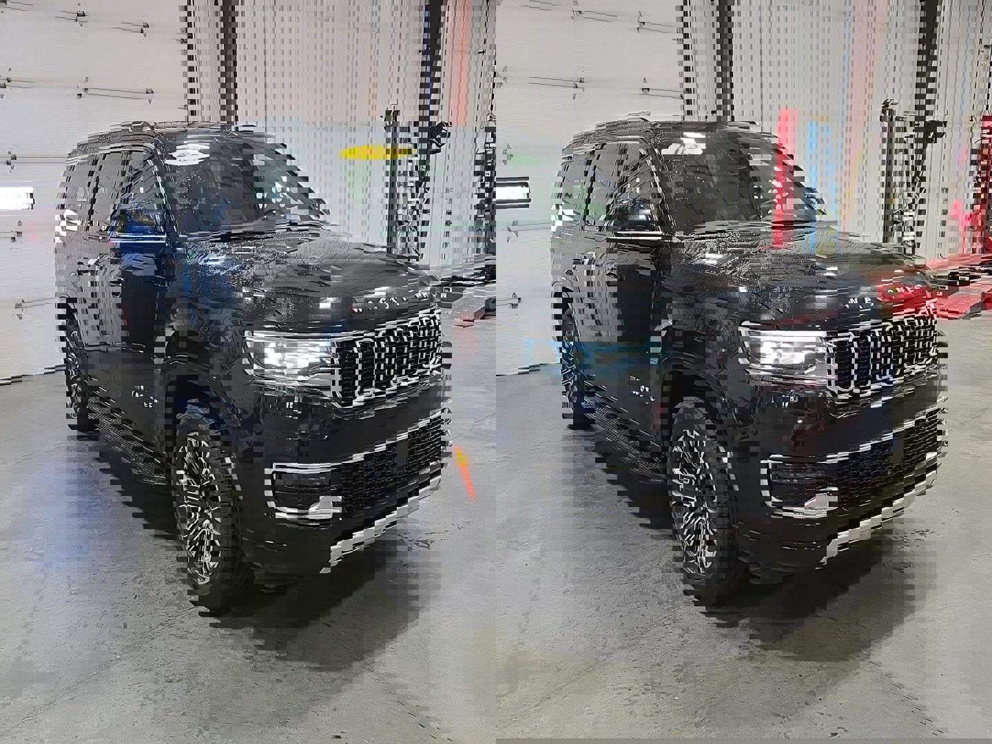 Used 2023 Jeep Wagoneer L Series II image 5