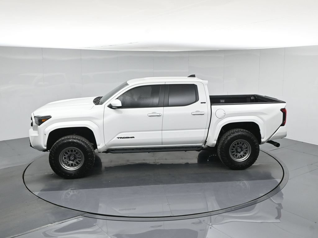 Used 2025 Toyota Tacoma SR5 AWD/4WD image 44