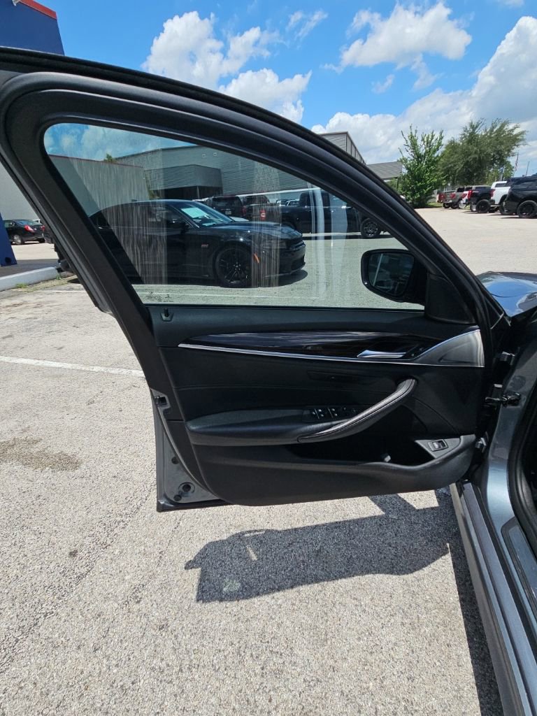 Used 2018 BMW 530i w/ M Sport Package RWD image 10