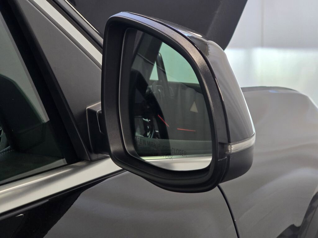 Used 2025 BMW X5 xDrive50e image 32