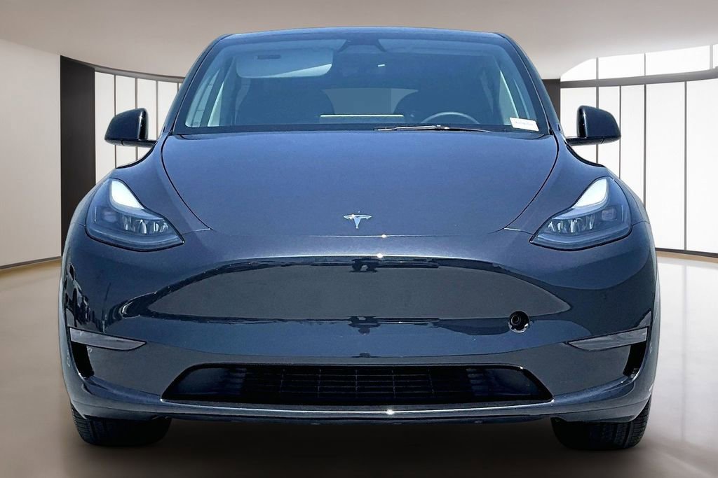Used 2025 Tesla Model Y Long Range RWD image 2