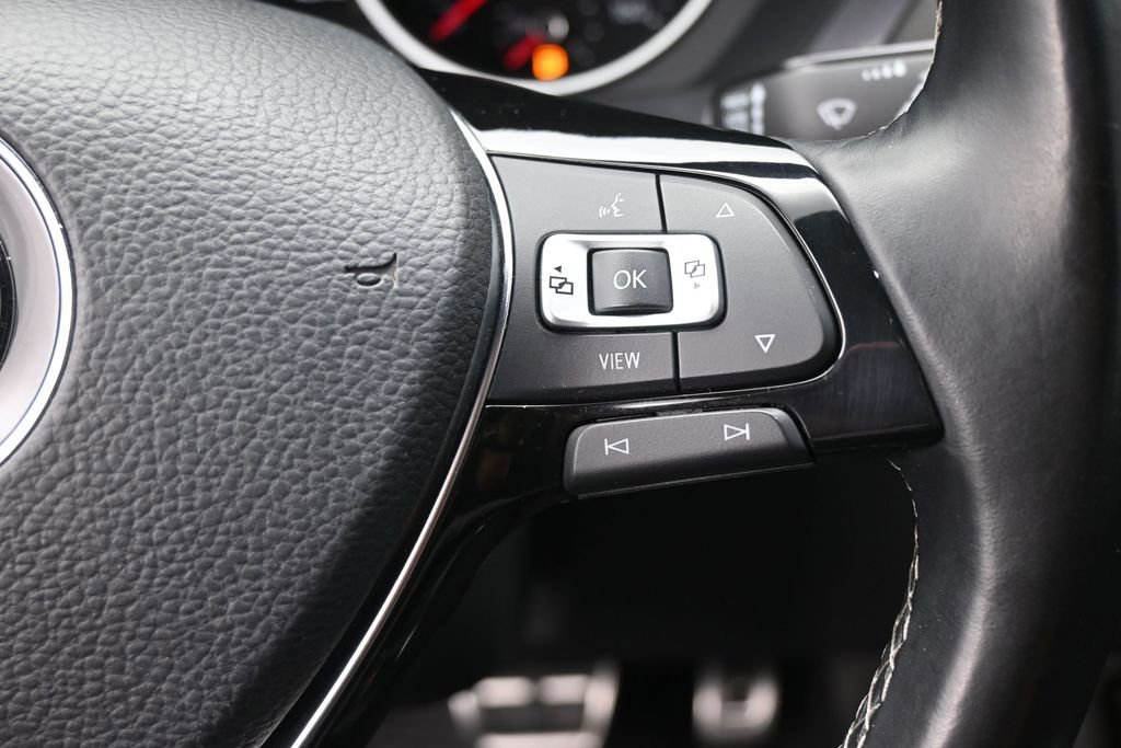 Used 2021 Volkswagen Tiguan SE FWD image 2