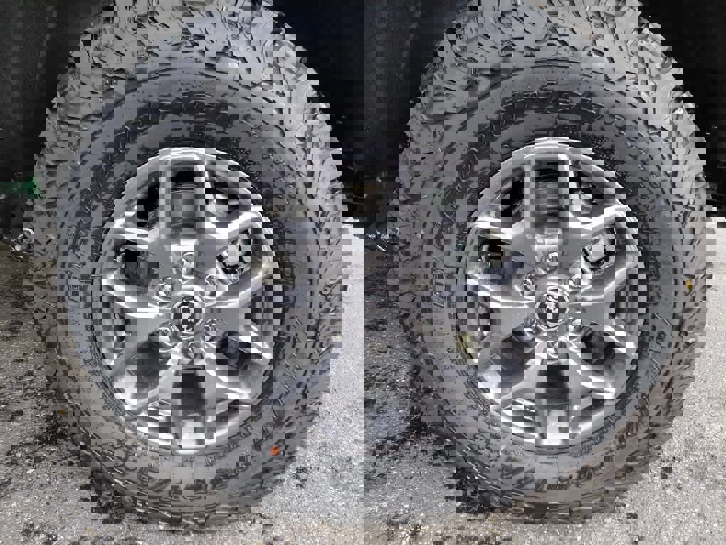 New 2025 Ford Bronco Badlands image 17