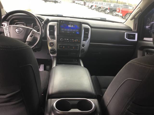 Used 2019 Nissan Titan SV w/ SV Convenience Package AWD/4WD image 13