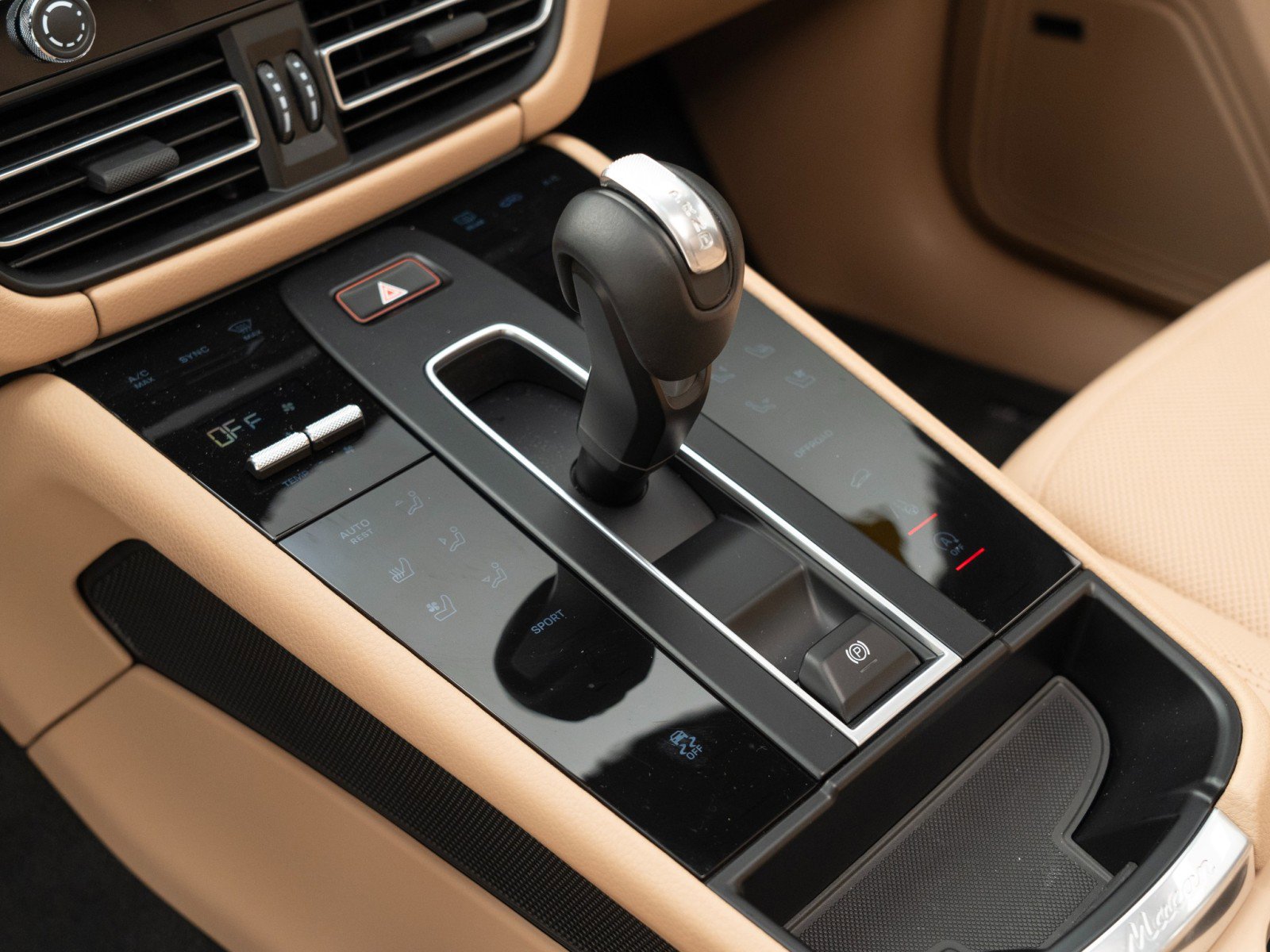 Certified 2025 Porsche Macan image 29