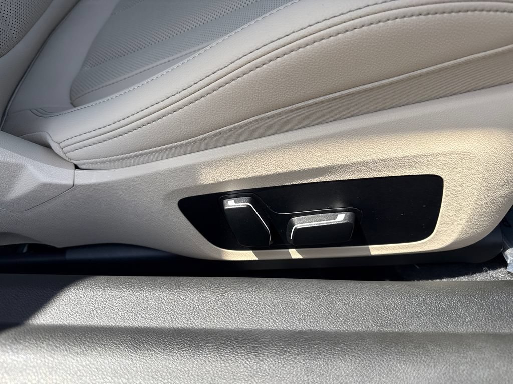 Used 2025 BMW 230i Coupe w/ Convenience Package RWD image 15