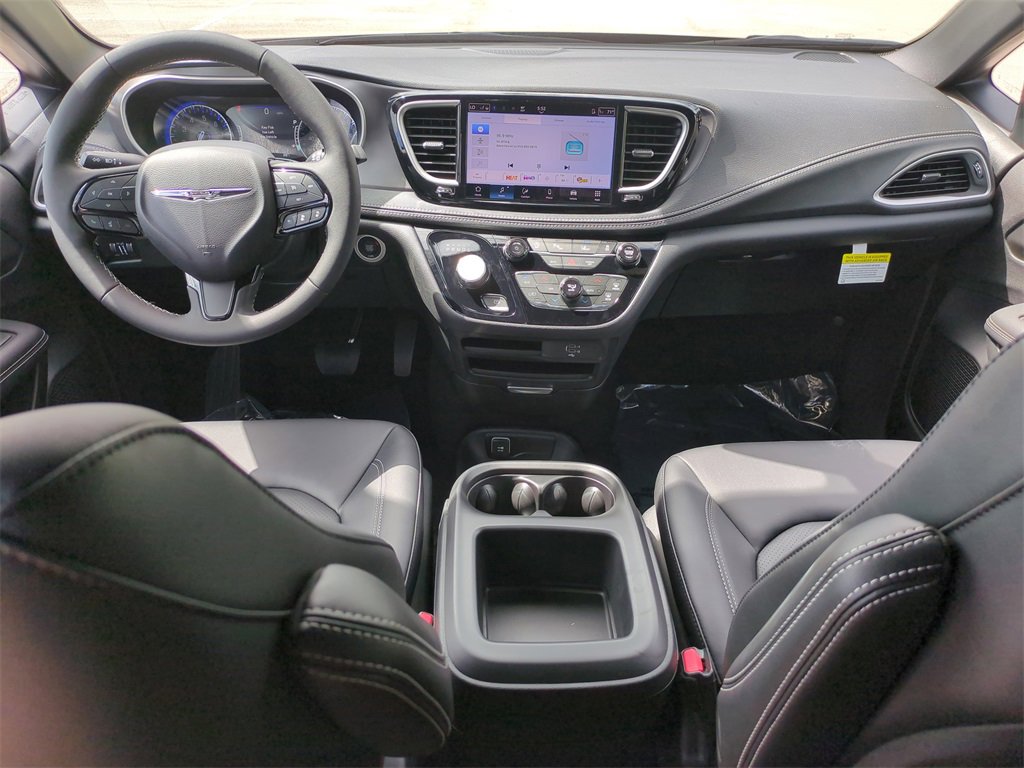 New 2026 Chrysler Pacifica Select w/ S Appearance Package image 16