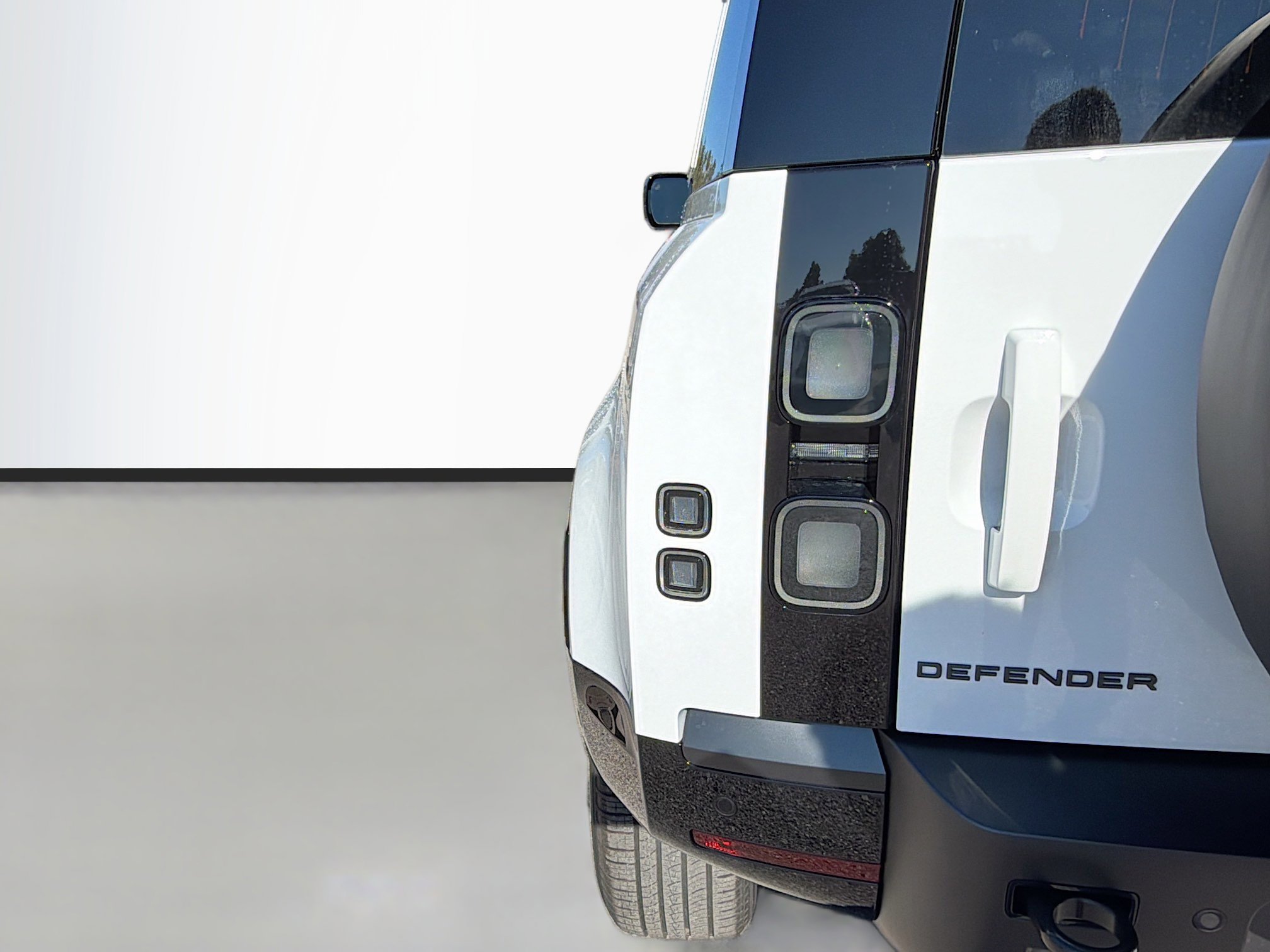 New 2026 Land Rover Defender 110 X-Dynamic SE image 10