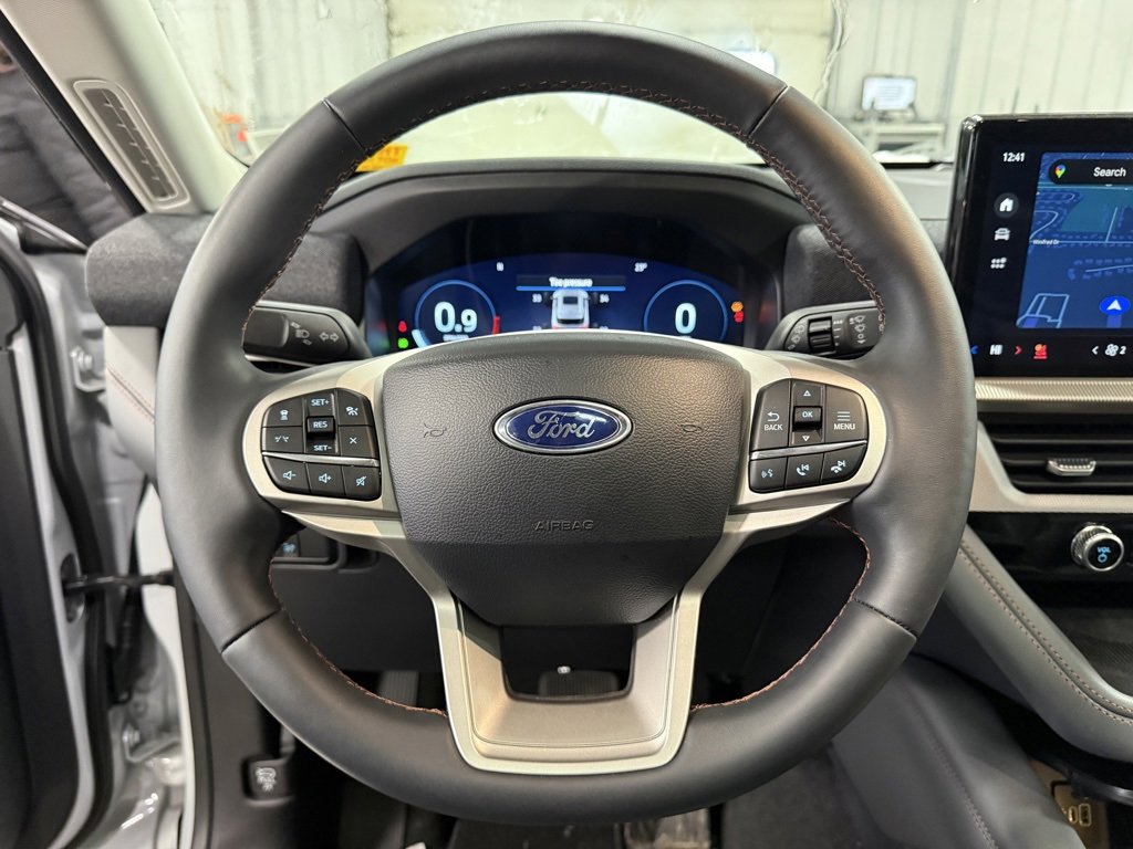 Used 2025 Ford Explorer Active w/ Active Comfort Package image 2