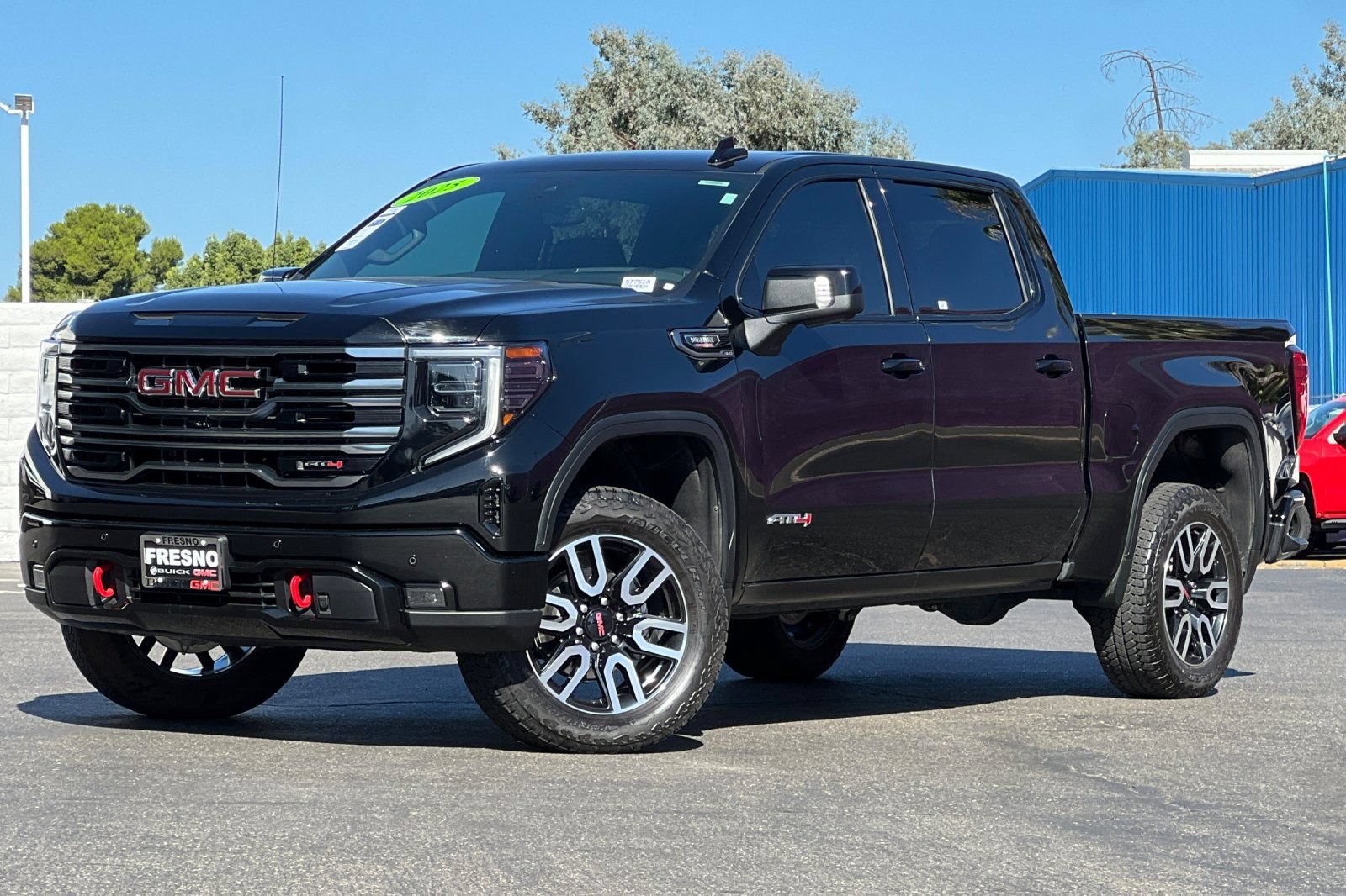 Used 2025 GMC Sierra 1500 AT4 w/ Technology Package AWD/4WD image 8