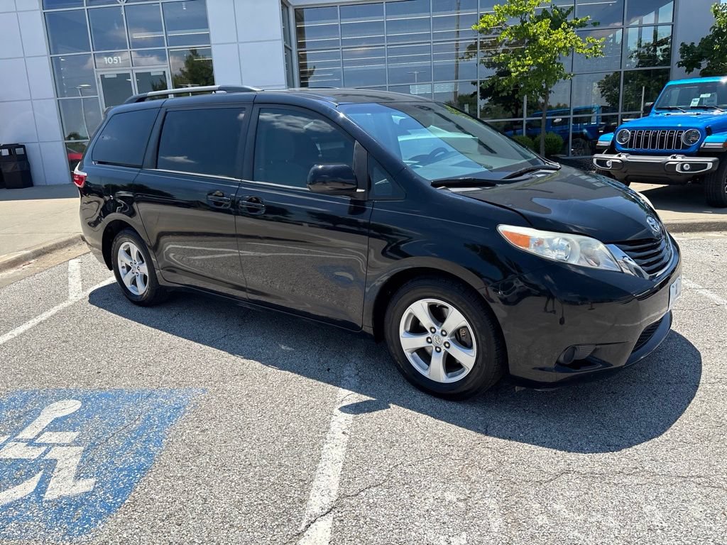 Used 2017 Toyota Sienna LE FWD image 42