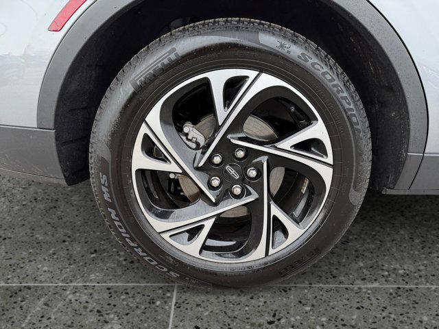 Used 2025 Lincoln Nautilus Premier w/ Equipment Group 102A image 10