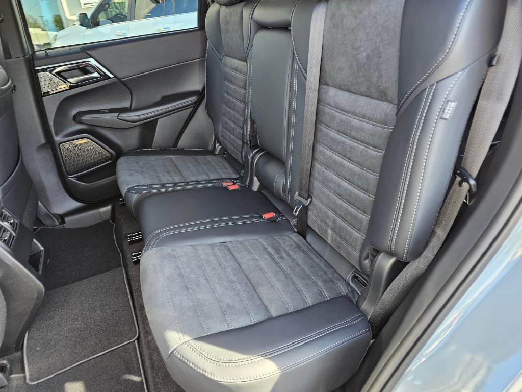 New 2026 Mitsubishi Outlander SE AWD/4WD image 13