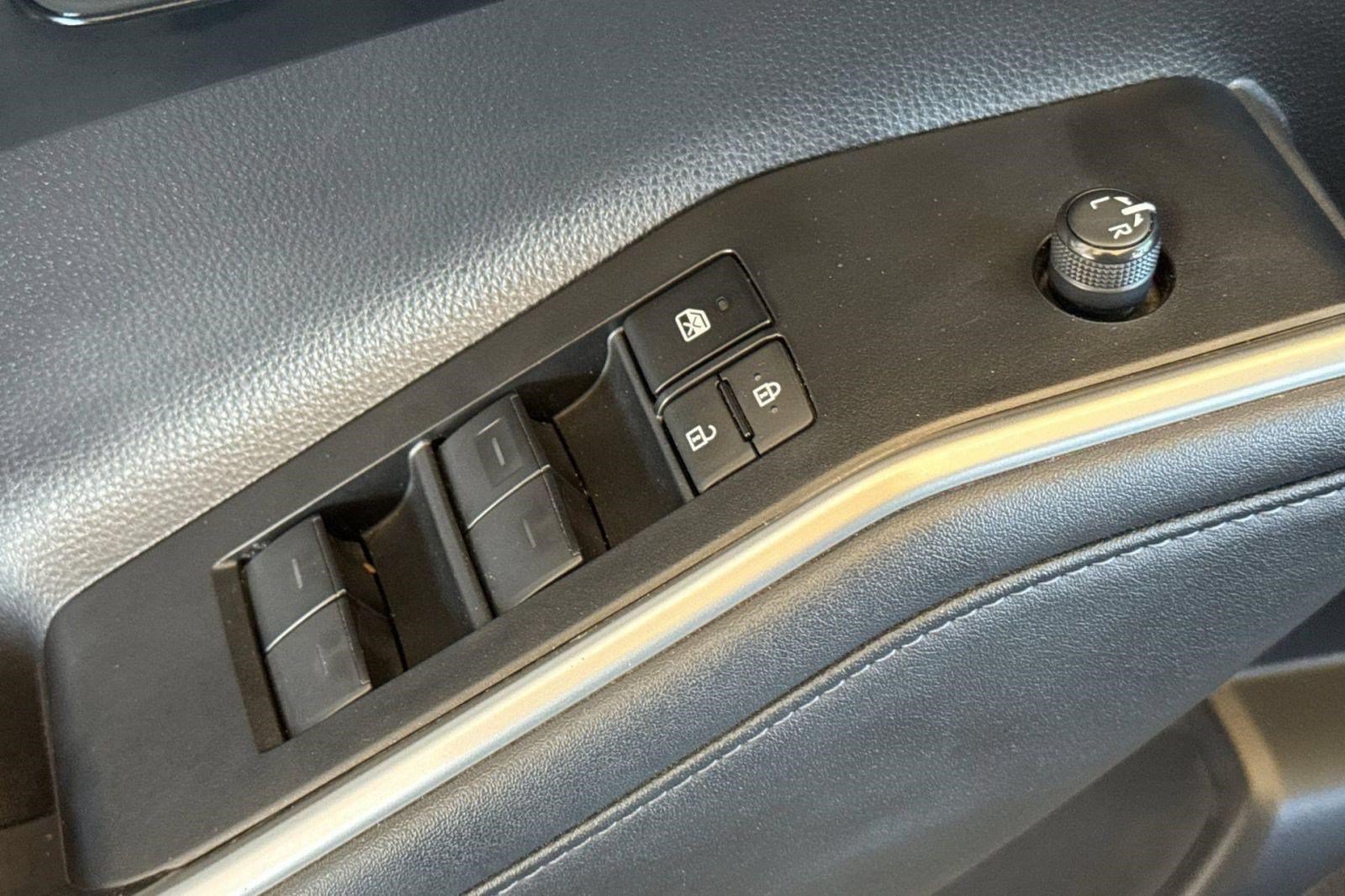 Used 2023 Toyota Highlander XLE FWD image 11