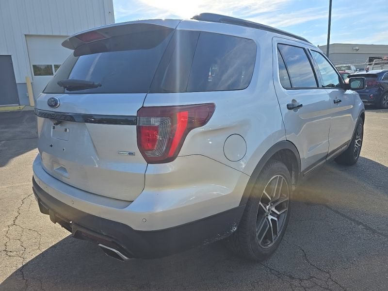 Used 2016 Ford Explorer Sport w/ Equipment Group 401A AWD/4WD image 8
