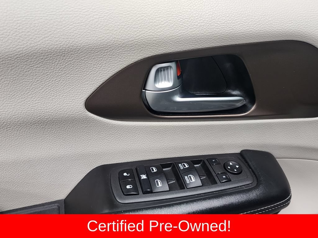 Certified 2022 Chrysler Voyager LX FWD image 10