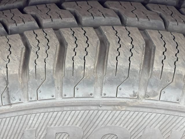Used 2025 Chrysler Pacifica Select FWD image 9