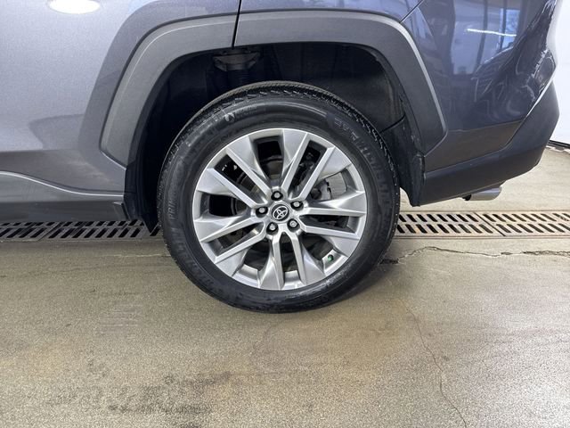 Used 2022 Toyota RAV4 XLE Premium AWD/4WD image 6