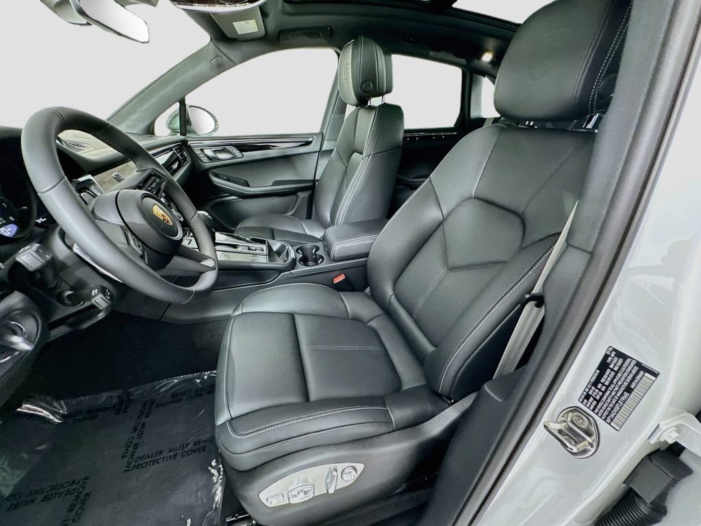 New 2026 Porsche Macan Turbo AWD/4WD image 5