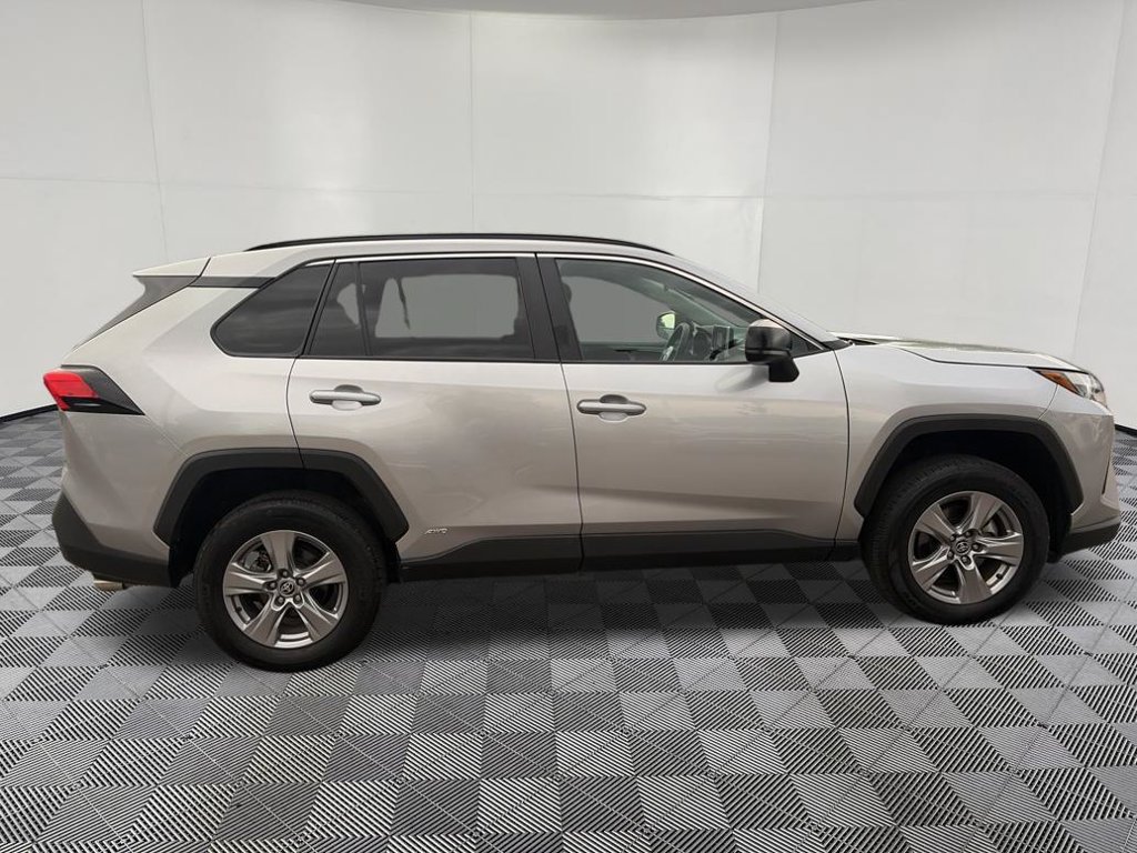 Used 2025 Toyota RAV4 LE AWD/4WD image 9