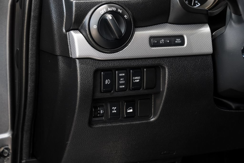 Used 2017 Nissan Titan PRO-4X w/ Pro-4x Convenience Package AWD/4WD image 33
